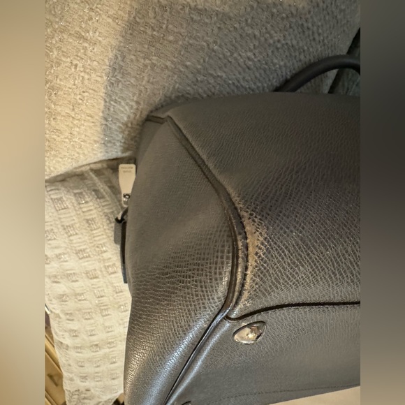 LOUIS VUITTON Neo Kendall Taiga Leather Travel Bag with LV keychain - Picture 8 of 15